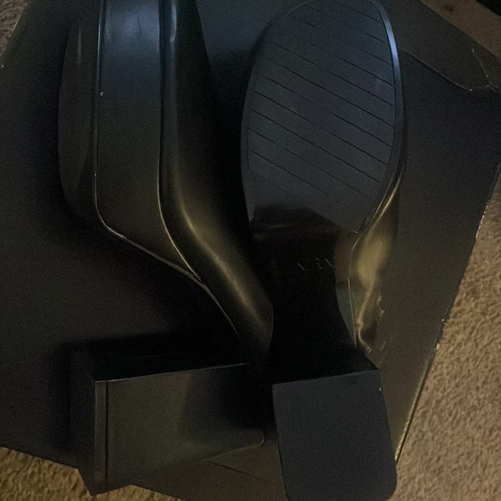 Clogs - Picture 3 of 5